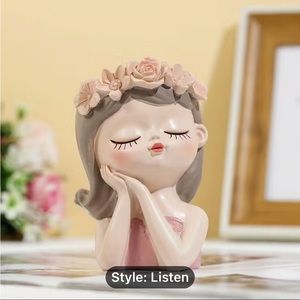 Planter PLEASE LOOK AT PICS FOR SIZE, THANK YOU!